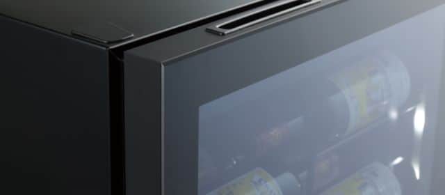 デザイン性も大切にした扉を守るフレーム